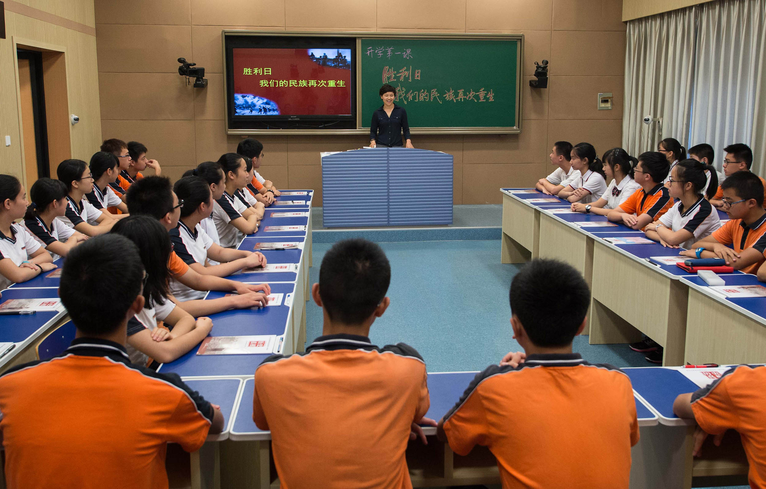 余维老师录制抗战公开课--《胜利日，我们的民族再次重生》