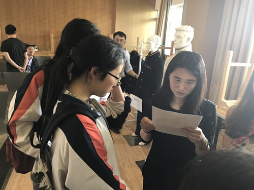 南京外国语学校校服招标会顺利召开