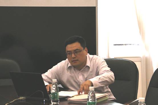 陈懿老师课题汇报专家组听取了陈懿,许亮亮老师所做的课题研究报告